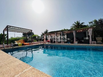 House 4 Bedrooms in El Pilar - Santa Ana