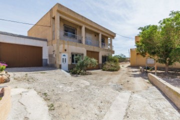 House 4 Bedrooms in El Real