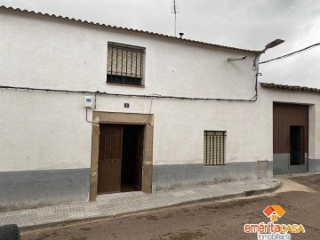 House 5 Bedrooms in Mirandilla