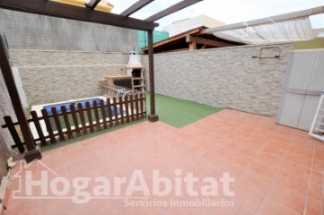 House 4 Bedrooms in Massamagrell