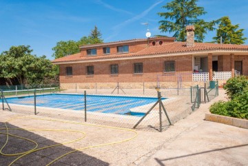 Maison 5 Chambres à El Clavín-Valdeluz