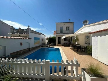 House 3 Bedrooms in Castelló d'Empúries