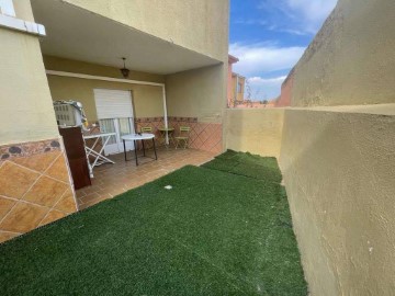 House 6 Bedrooms in Nambroca