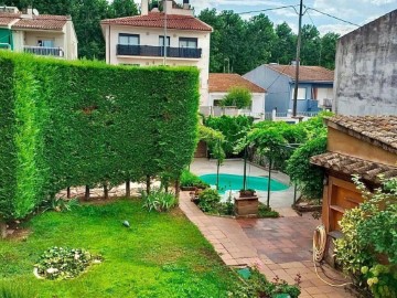 House 4 Bedrooms in Riudarenes