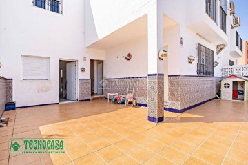 House 5 Bedrooms in Roquetas