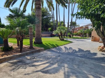 House 6 Bedrooms in Zona Piscinas