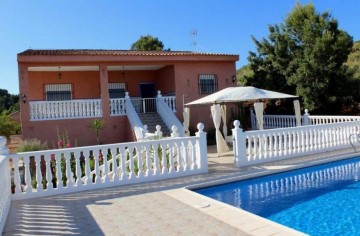 House 4 Bedrooms in Olocau