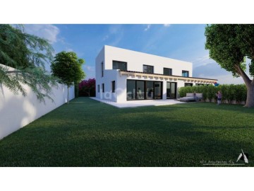 House 4 Bedrooms in Tona