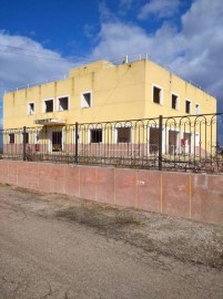 Edificio en Carrasquilla Conejeros