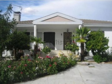 House 4 Bedrooms in Villamayor