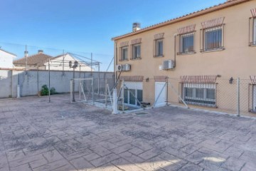 House 6 Bedrooms in Valdeolmos