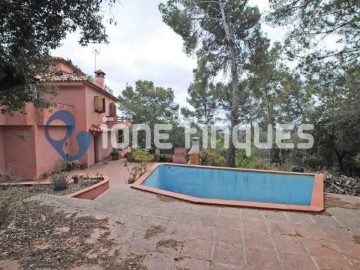 House 4 Bedrooms in Viladecavalls