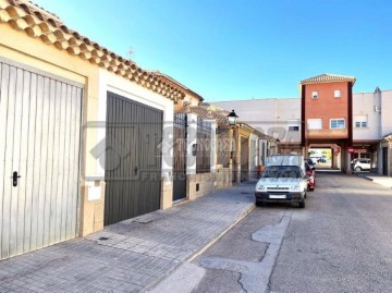 House 4 Bedrooms in Consuegra