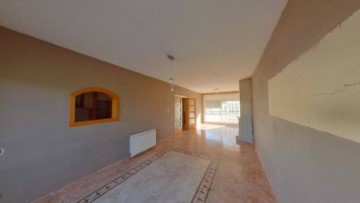 House 4 Bedrooms in Les Roquetes