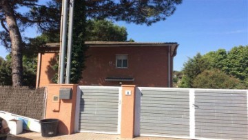 House 4 Bedrooms in Sant Julià d'Alfou