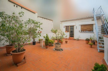 House 2 Bedrooms in Nou Barris