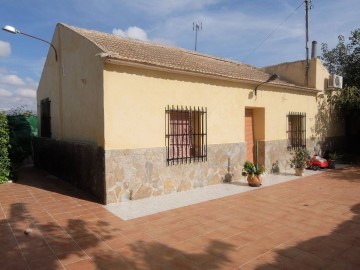 House 4 Bedrooms in Granja de Rocamora