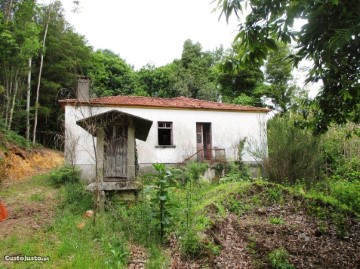 Quintas e casas rústicas em Nogueira, Meixedo e Vilar de Murteda