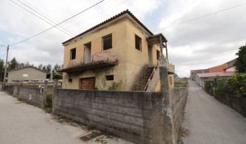 House 3 Bedrooms in Barcouço