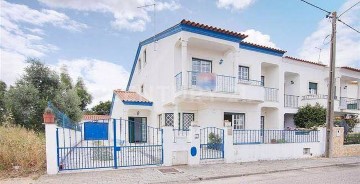 House 4 Bedrooms in Atalaia