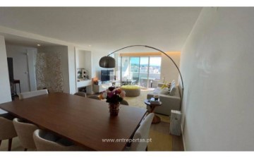 Apartment 4 Bedrooms in Santa Maria Maior e Monserrate e Meadela