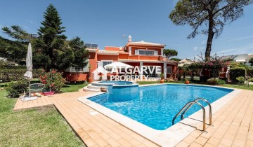 House 6 Bedrooms in Quarteira