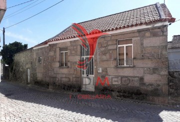 Maison 4 Chambres à Tavares (Chãs, Várzea e Travanca)