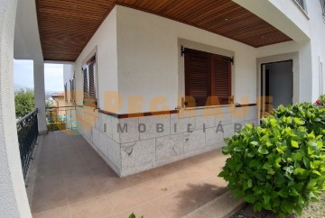 House 5 Bedrooms in Mateus