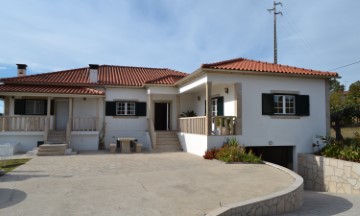 House 6 Bedrooms in Agualonga