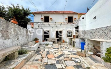 House 2 Bedrooms in Colares