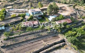 Quintas e casas rústicas em Carviçais