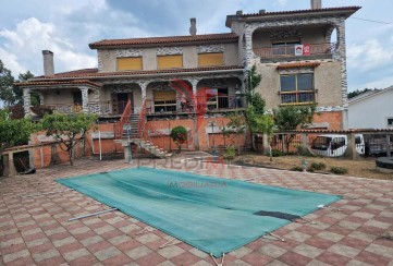 House 6 Bedrooms in Atouguia