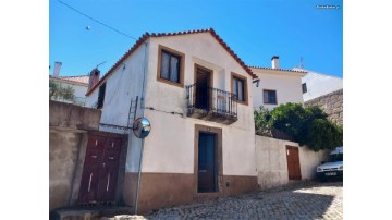 House 3 Bedrooms in Alpedrinha