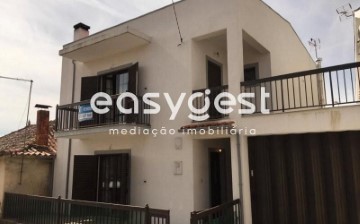 House 3 Bedrooms in Cabeça Boa