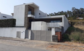 House 4 Bedrooms in Negreiros e Chavão