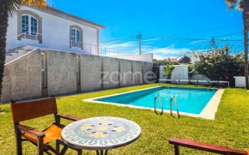 House 6 Bedrooms in Areosa