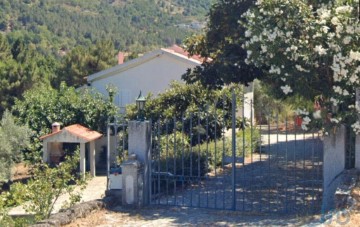Quintas e casas rústicas 4 Quartos em Mizarela, Pêro Soares e Vila Soeiro