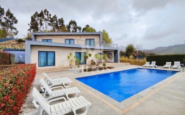 House 5 Bedrooms in Poiares