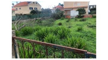 Terreno em Charneca de Caparica e Sobreda