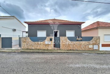 Maison 3 Chambres à Atalaia e Alto Estanqueiro-Jardia