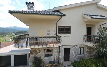 House 6 Bedrooms in Arnoia
