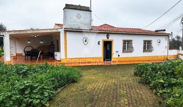 Quintas e casas rústicas em Alcórrego e Maranhão