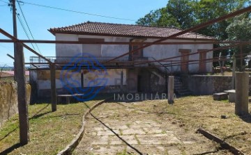 House 5 Bedrooms in Mozelos