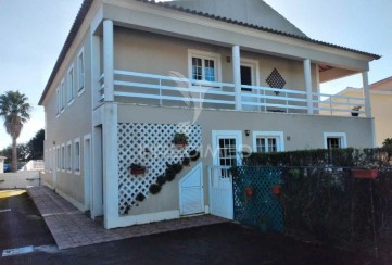 House 3 Bedrooms in Praia da Vitória (Santa Cruz)