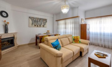 Apartment 3 Bedrooms in Sacavém e Prior Velho