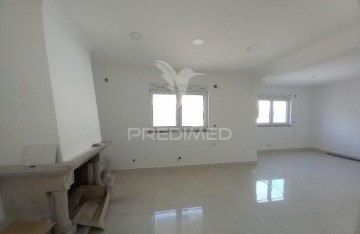 House 4 Bedrooms in Amora