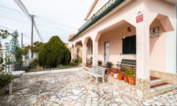 House 5 Bedrooms in Santo Isidoro