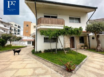 House 5 Bedrooms in Vila Nova de Famalicão e Calendário