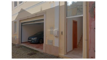 House 4 Bedrooms in Tavarede