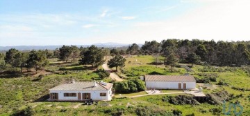 House 4 Bedrooms in Aljezur